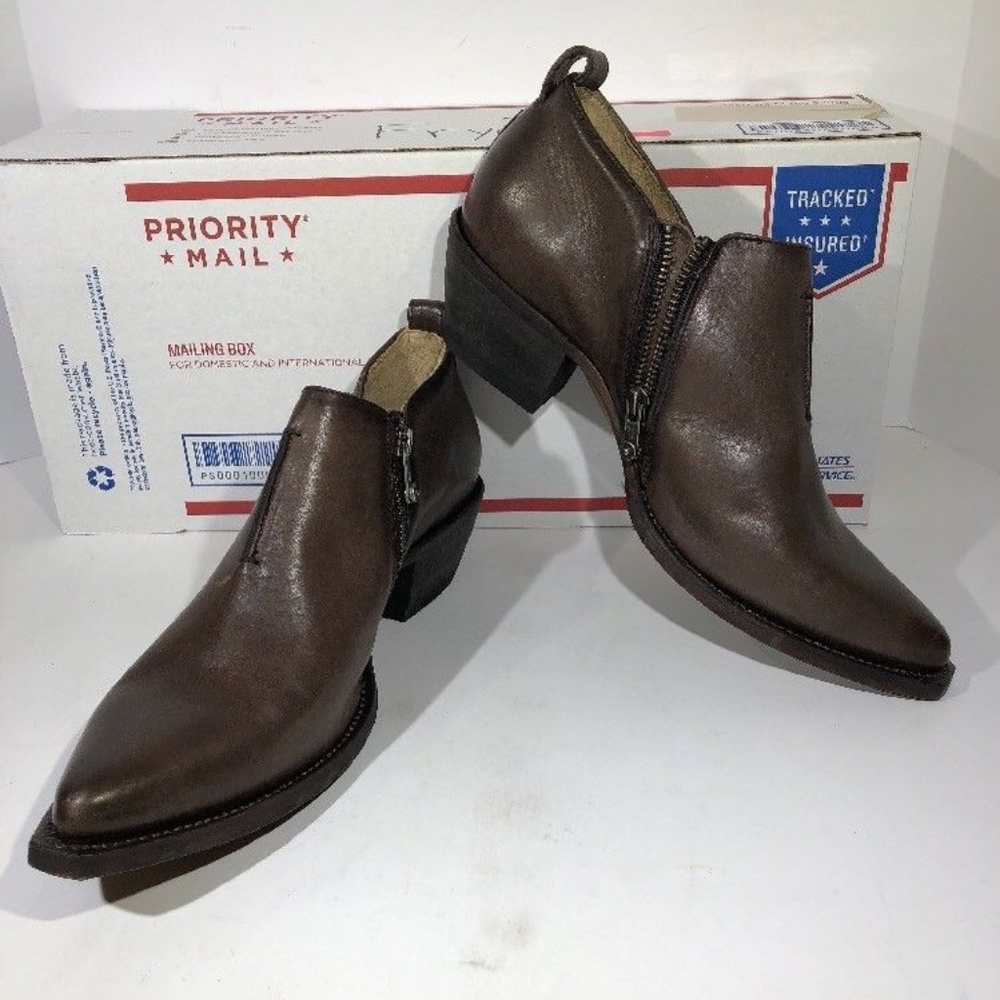 Frye Sacha Moto Shooties 8.5